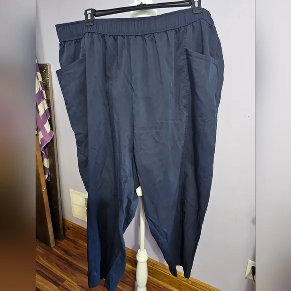 Bloomchic Solid Elastic‎ Waist Pocket High Rise Pants - Picture 2 of 11